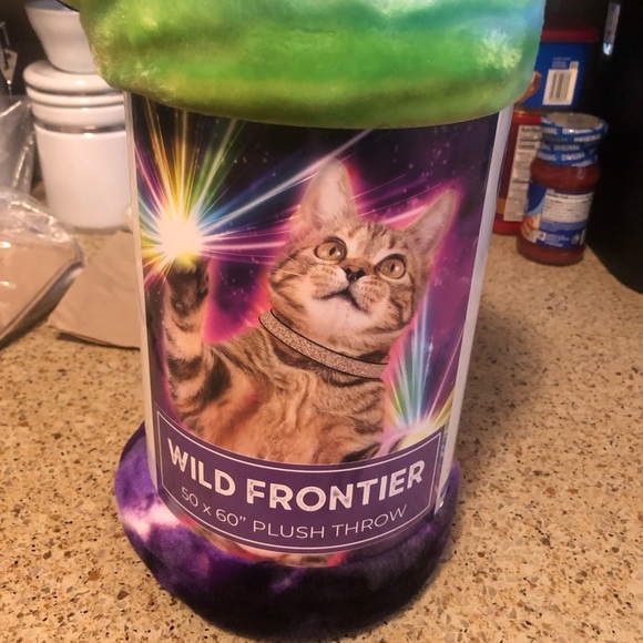 Wild Frontier Plush Throw Wilderness Galactic Cat Multicolor 50 X 60" NWT - Picture 1 of 7